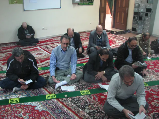 برگزاری مراسم پرفیض زیارت عاشورا در نمازخانه‌ی دانشکده‌های بهداشت و تغذیه
