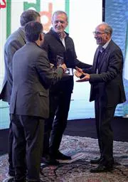 درخشش مرکز تحقیقات تغذیه دانشگاه در سی امین جشنواره رازی